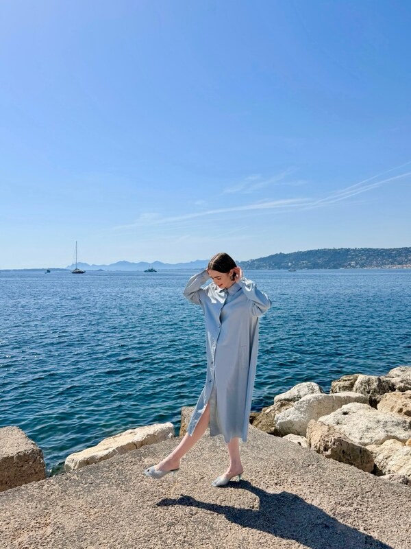 Lily Collins nude photo 6