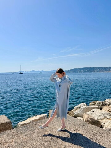 Lily Collins nude photo 1