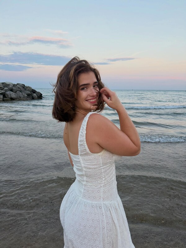 Lily Eagla nude photo 2