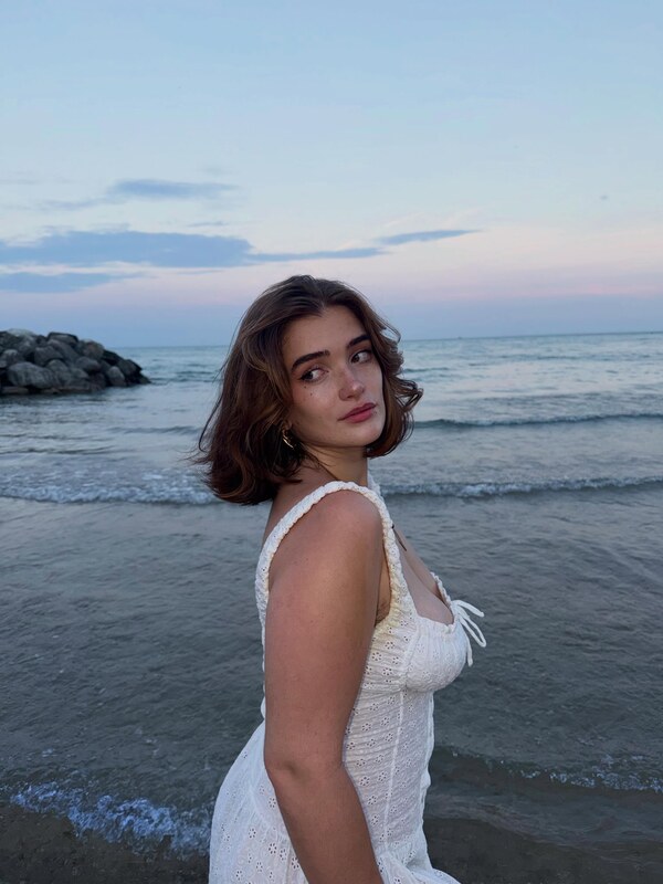 Lily Eagla nude photo 3