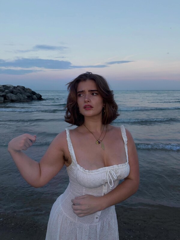 Lily Eagla nude photo 5