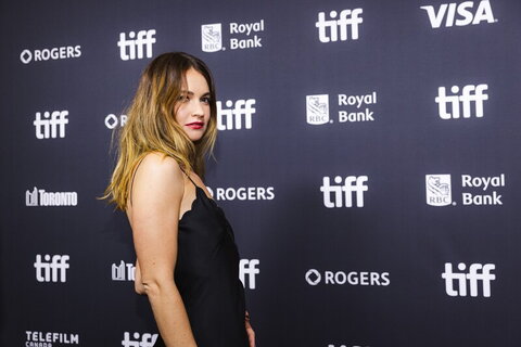 Lily James Sexy (28 photos)