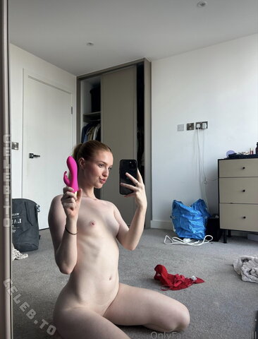 Lily Oneill nude photo 2