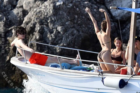 Lily-Rose Depp nude photo 1