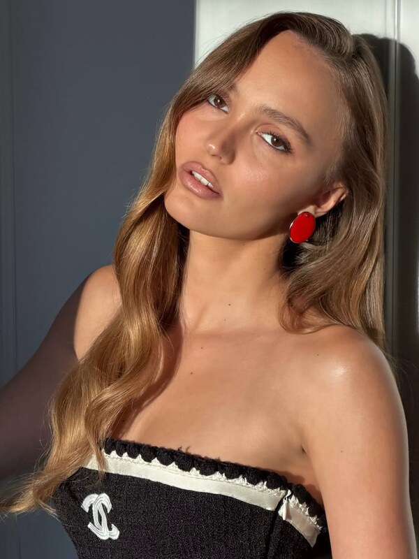 Lily-Rose Depp nude photo 2