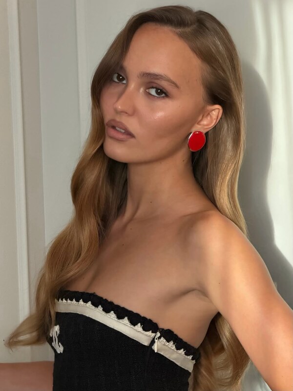 Lily-Rose Depp nude photo 4