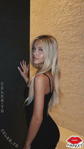 Lily Snyder nude photo 8