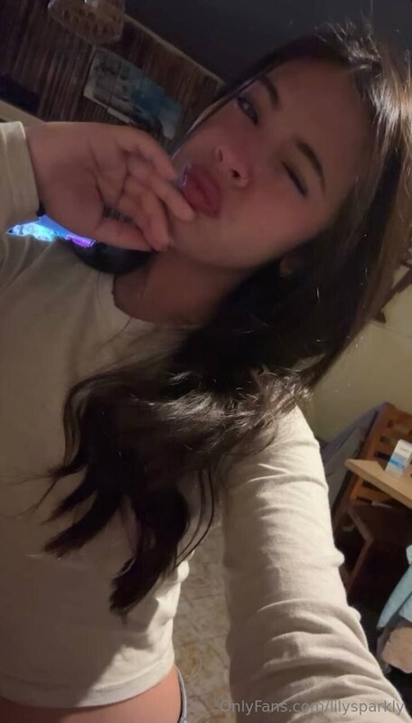 Lilysparkly nude photo 3