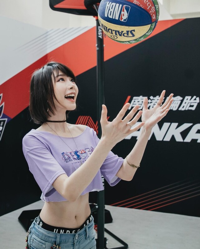 Lin Min Chen nude photo 9