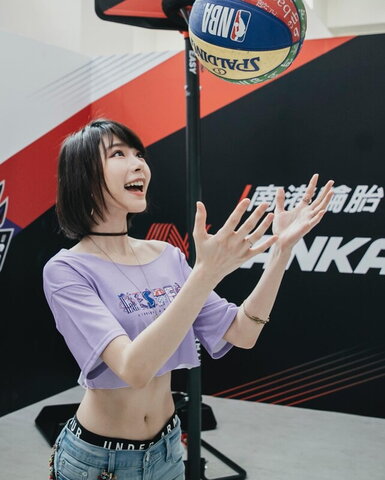 Lin Min Chen nude photo 150