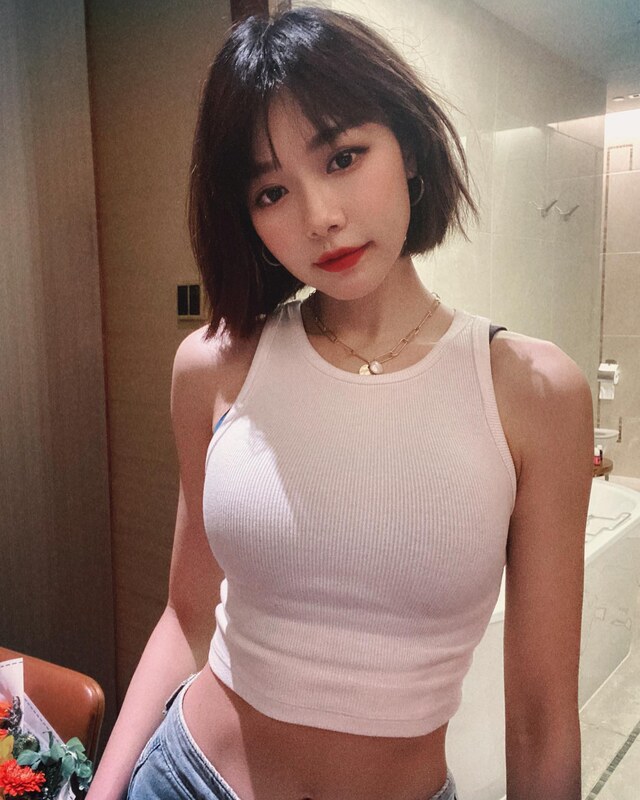 Lin Min Chen nude photo 15