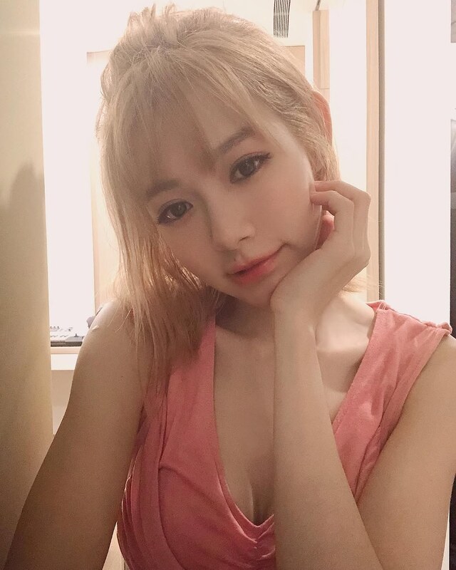 Lin Min Chen nude photo 14