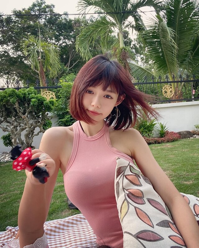 Lin Min Chen nude photo 10
