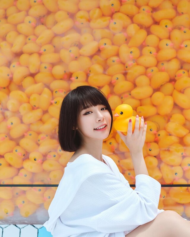 Lin Min Chen nude photo 5
