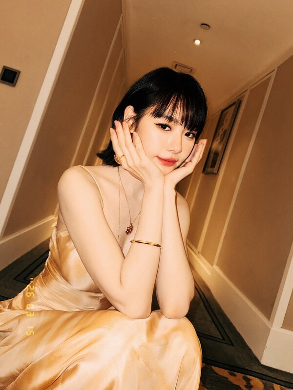 Lin Min Chen nude photo 9