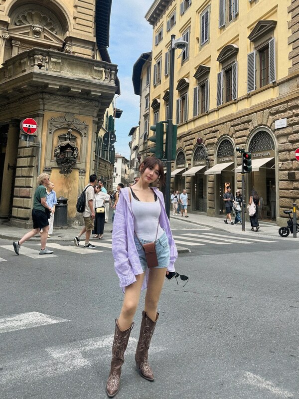 Lin Min Chen nude photo 16