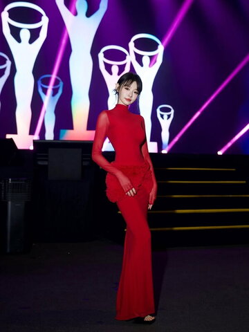 Lin Min Chen nude photo 12