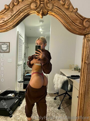 Lina Belfiore nude photo 5