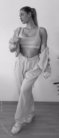 Lina Hennig nude photo 8