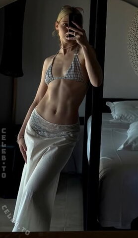 Lina Larissa Strahl photo 1