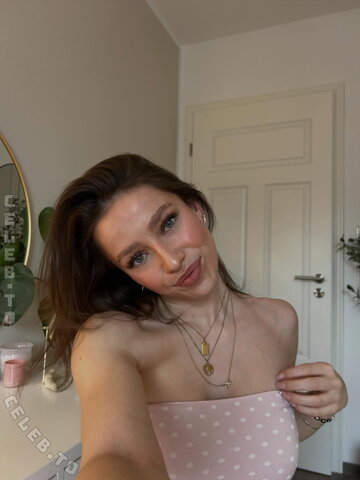 Lina Valeska nude photo 8