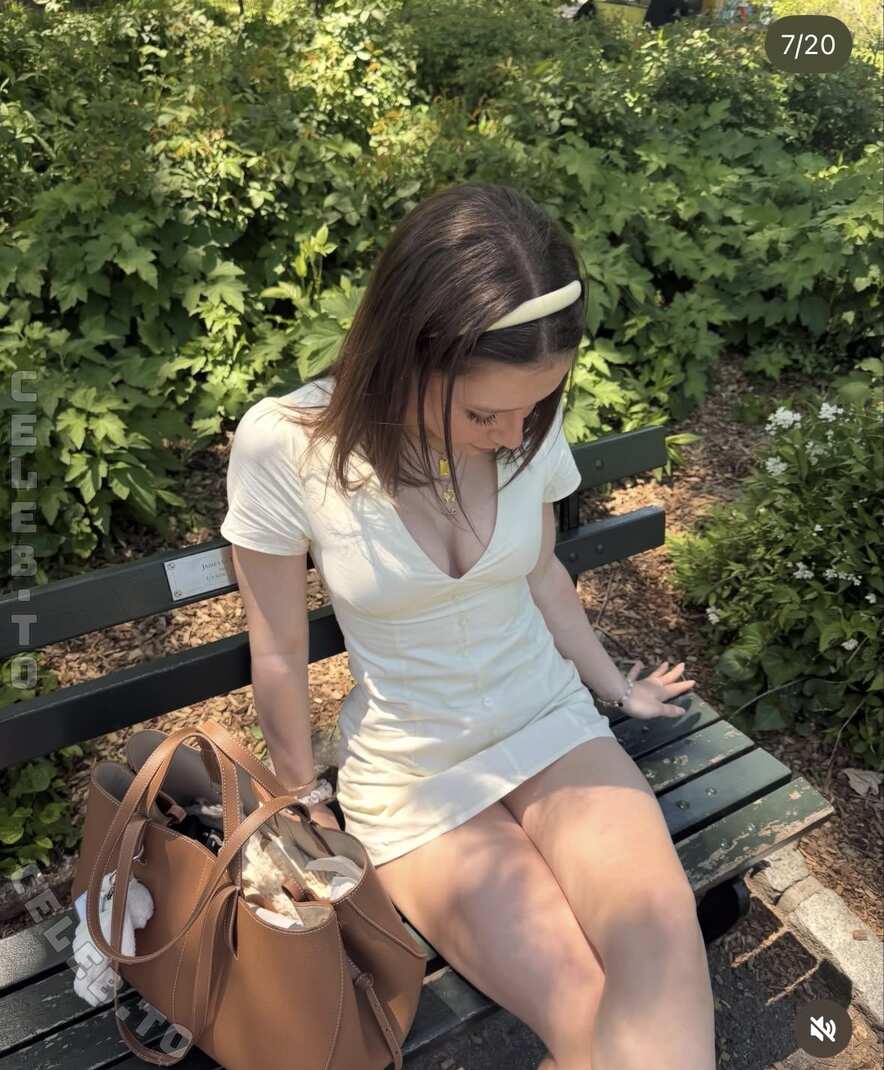 Lina Valeska nude photo 1