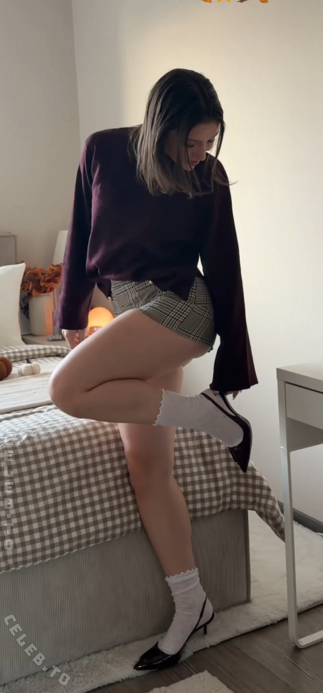 Lina Valeska nude photo 3