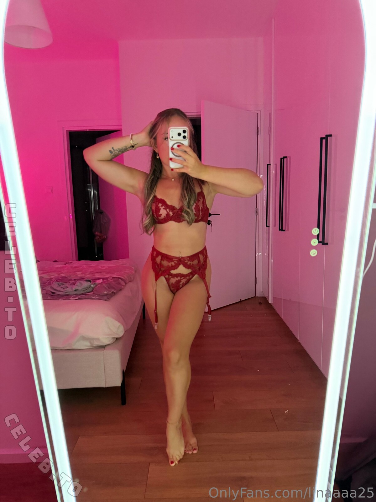 linaaaa25 nude photo 1
