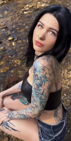 Linaroeschr nude photo 7