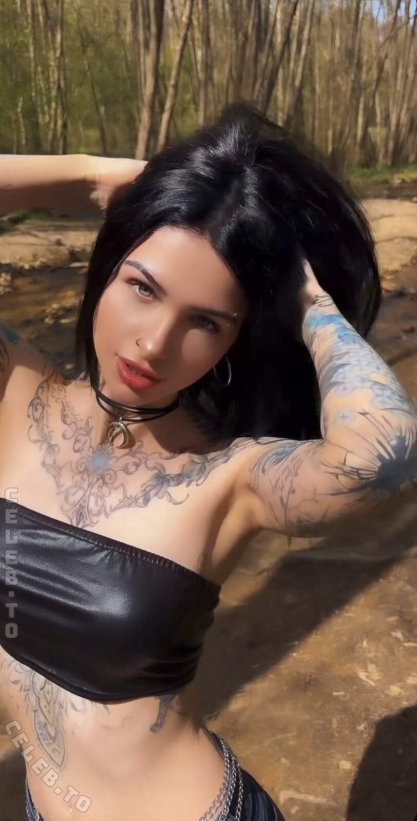 Linaroeschr nude photo 6