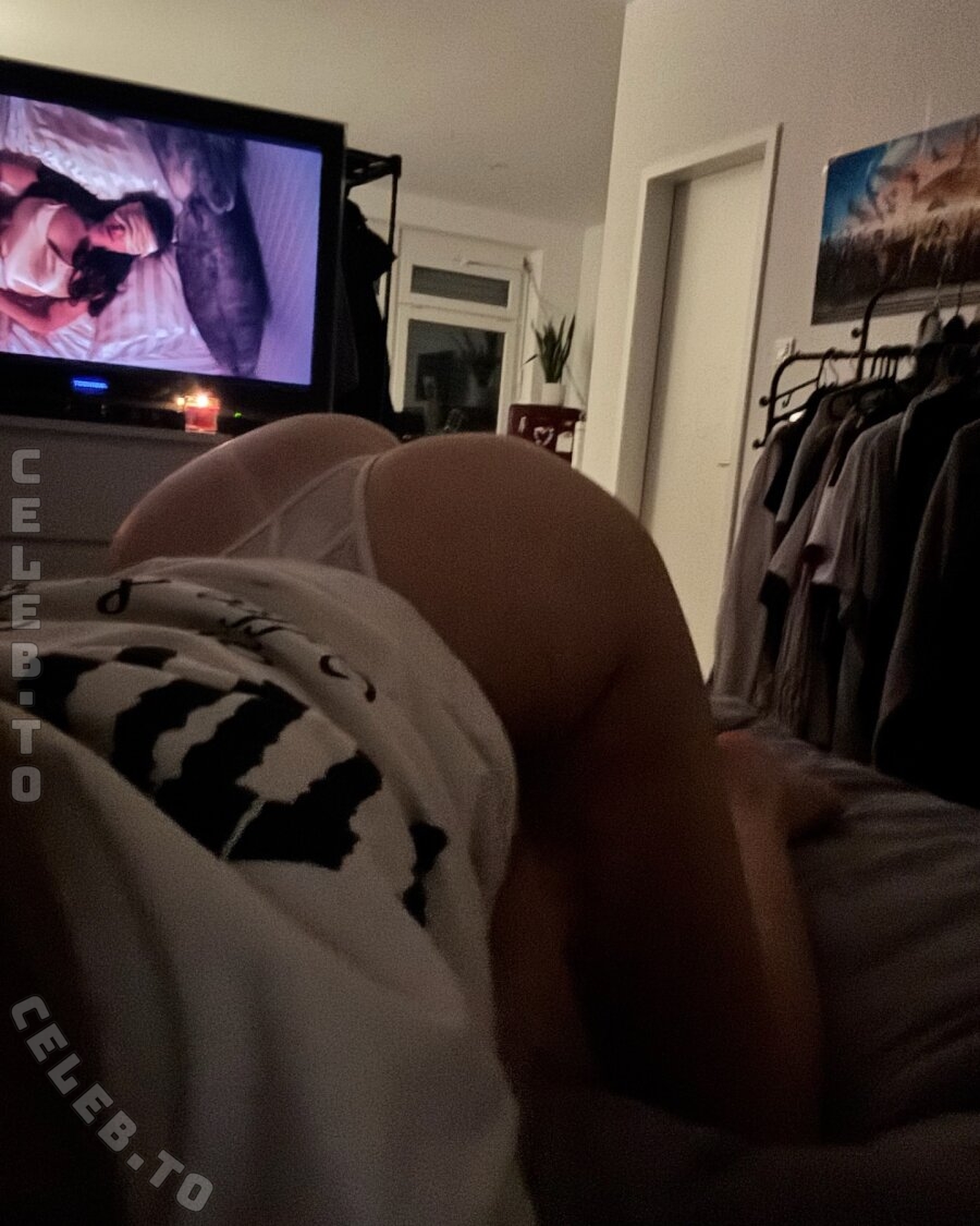 Lina.vey nude photo 1
