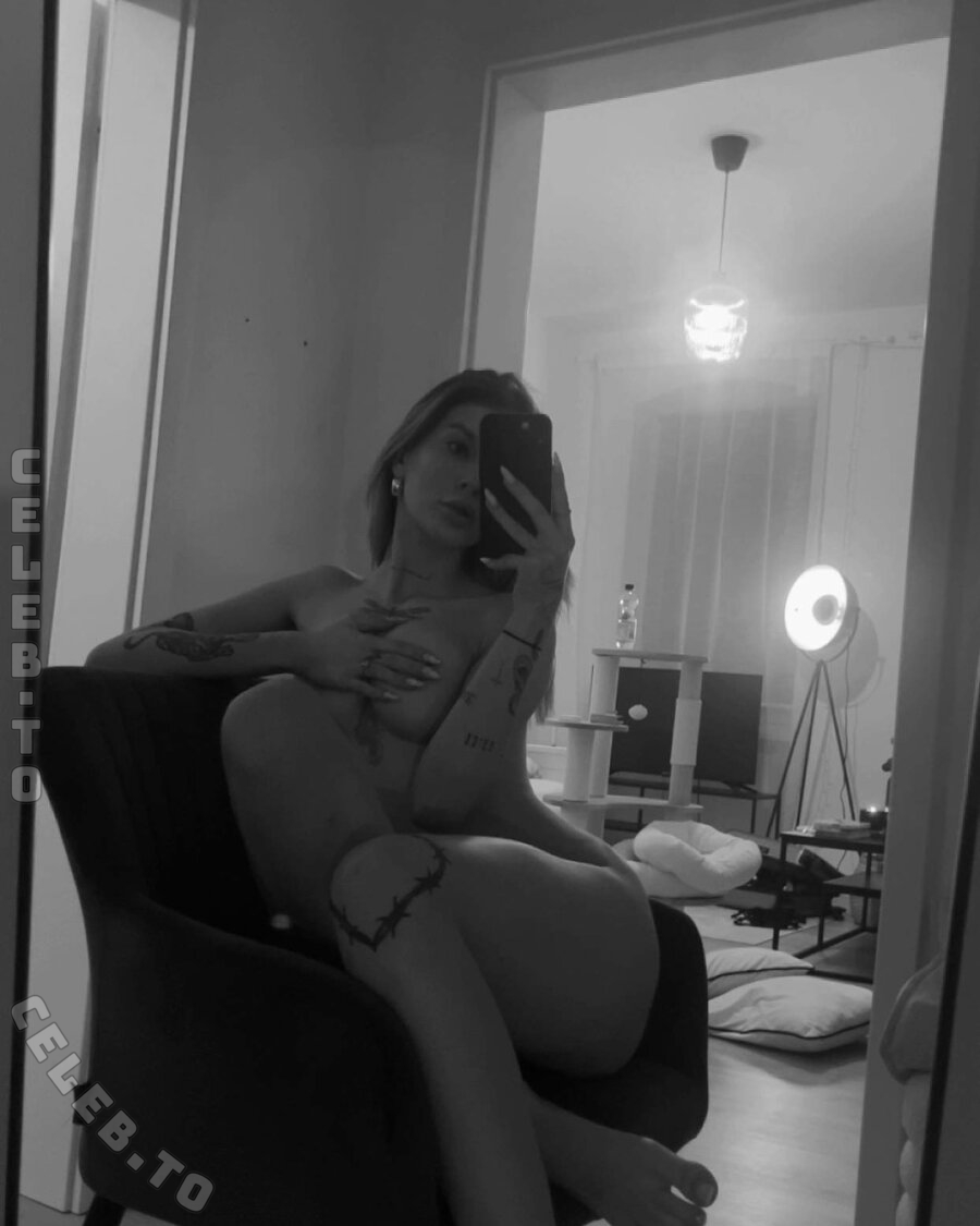 Lina.vey nude photo 6
