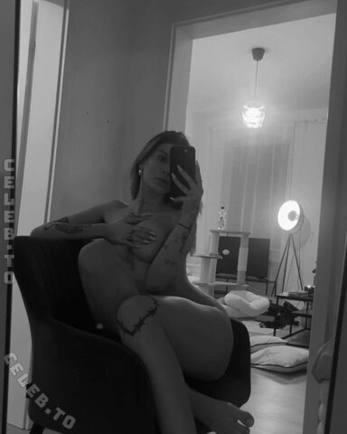 Lina.vey nude photo 5