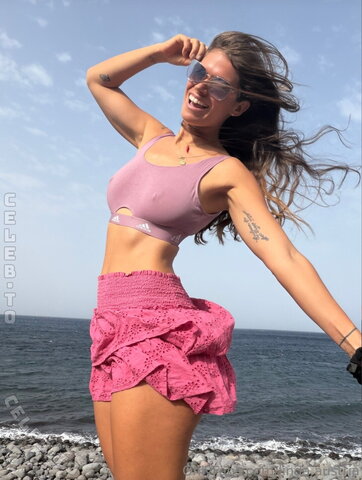Linda Lanu – happy & horny me waiting for you in my messages right now 🫢
