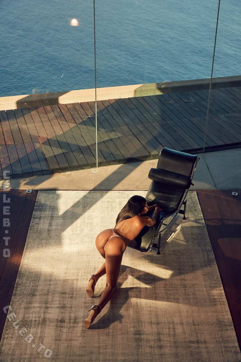 Linda Nobat nude photo 6