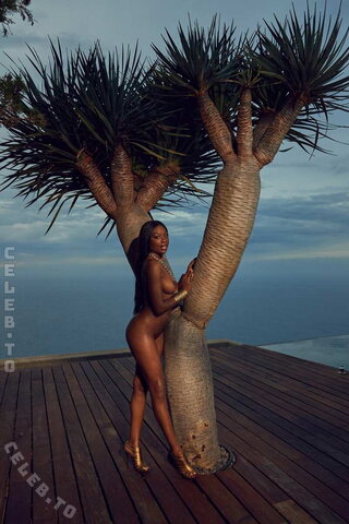 Linda Nobat nude photo 7