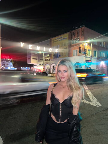 Lindsay Brewer photo 3