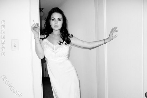 Lindsay Lohan nude photo 3