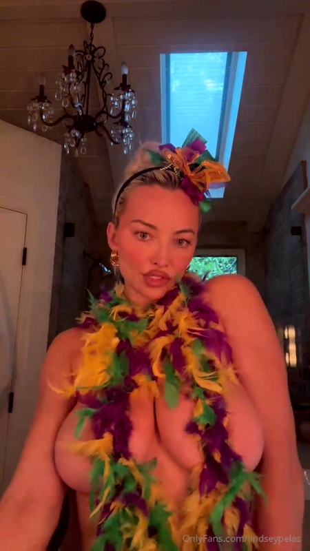 Lindsey Pelas nude photo 5