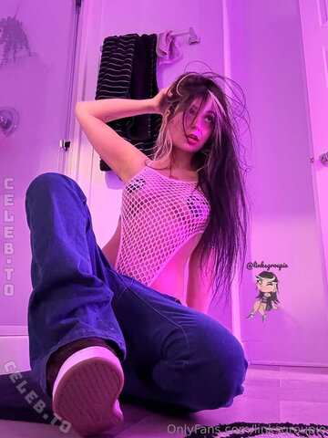 Linksgroupie nude photo 229