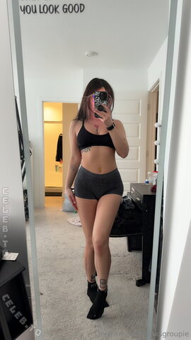 Linksgroupie nude photo 1