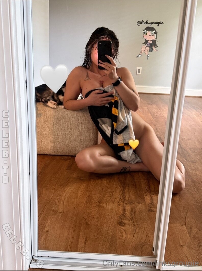 Linksgroupie nude photo 1