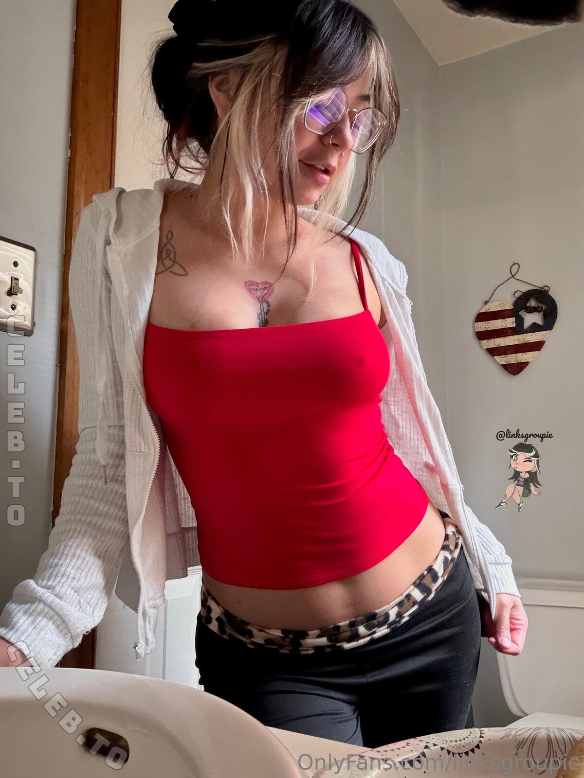 Linksgroupie nude photo 7