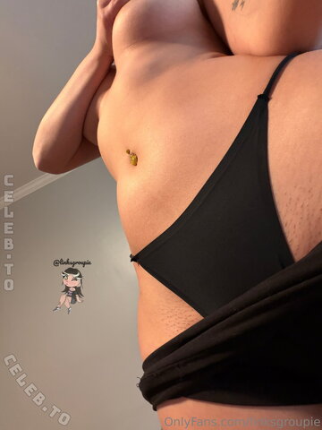 Linksgroupie nude photo 10