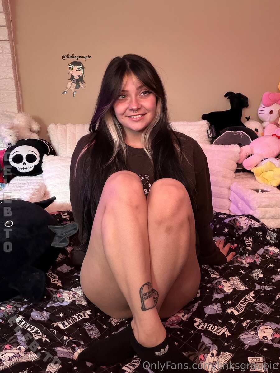 Linksgroupie nude photo 4