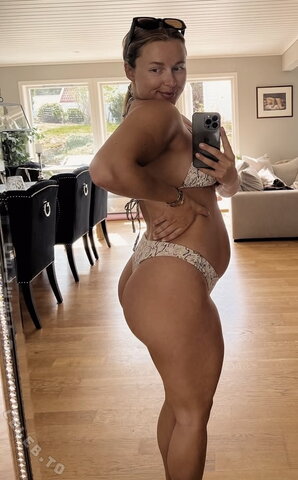 Linn Orderud nude photo 15
