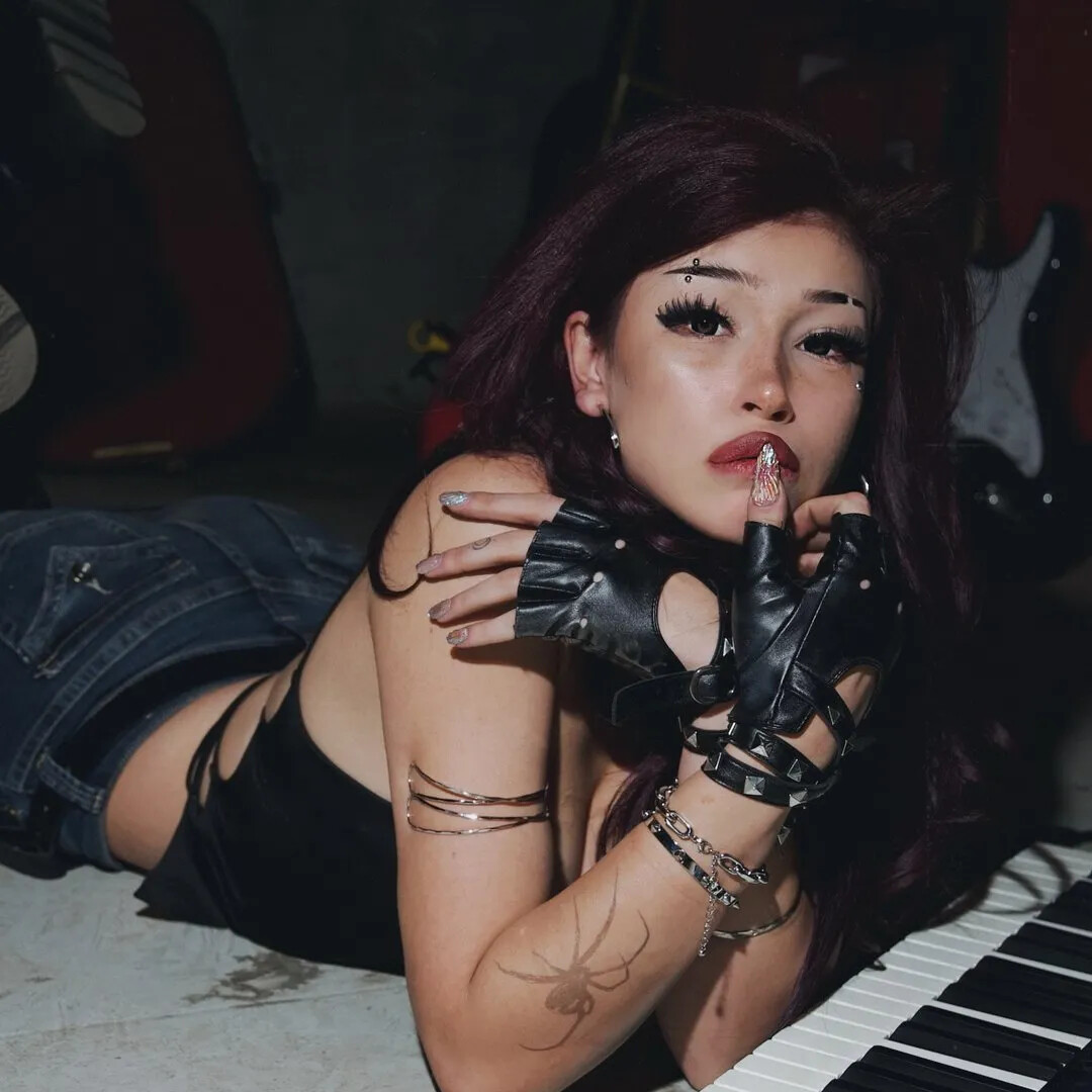 linsho nude photo 3