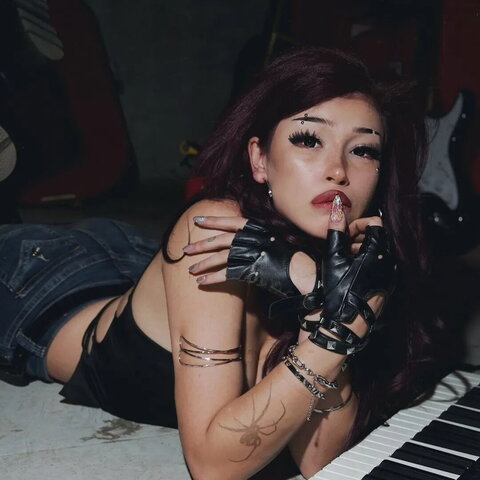 linsho nude photo 1