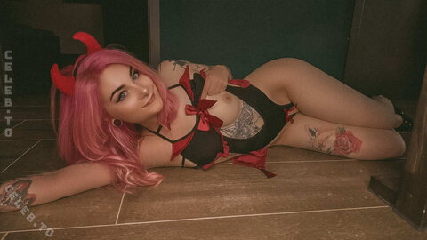 Linspics Hot (2 photos)