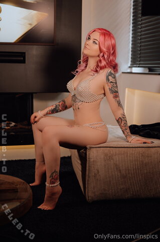Linspics nude photo 10